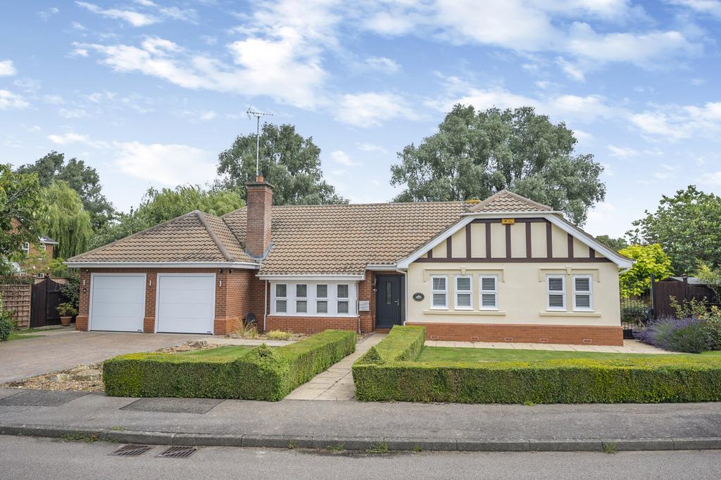 Belfry Lane, Collingtree, Northampton NN4 0PB 5 bed detached house for sale £900,000