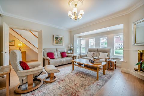 18 Belfry Lane, Collingtree, Northampton, NN4 0PB
