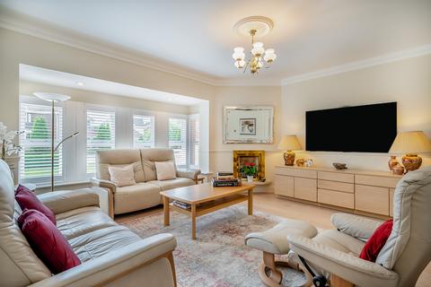 18 Belfry Lane, Collingtree, Northampton, NN4 0PB
