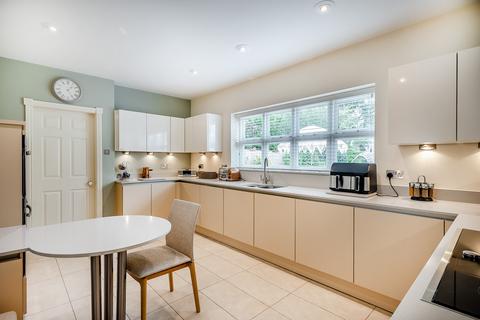 18 Belfry Lane, Collingtree, Northampton, NN4 0PB