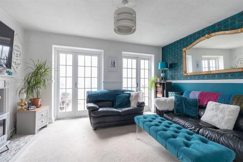 5 Gara Close, Swindon Village, Cheltenham, GL51 9TW