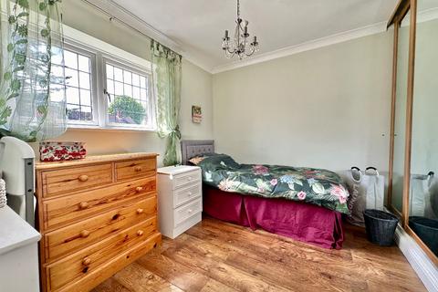 27 Dorking Walk, Romford, RM3 9AF