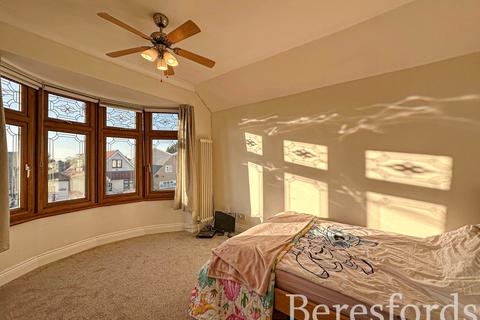 37 Candover Road, Hornchurch, RM12 4TY