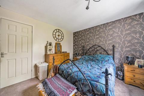 3 Blakes Avenue, Witney, OX28 3SX