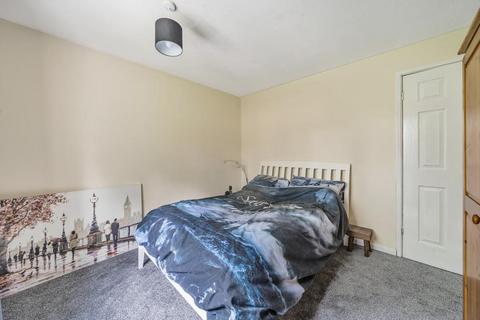 3 Blakes Avenue, Witney, OX28 3SX
