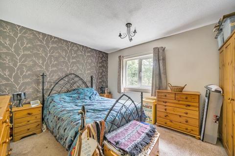 3 Blakes Avenue, Witney, OX28 3SX