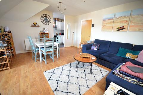 2 bedroom apartment to rent, Warren Close, Farnham, Surrey, GU9