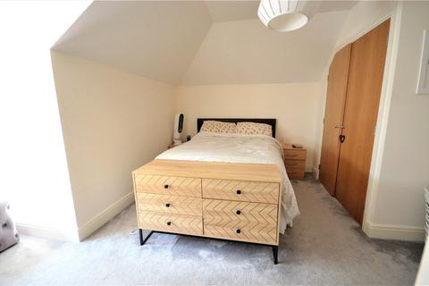 2 bedroom apartment to rent, Warren Close, Farnham, Surrey, GU9