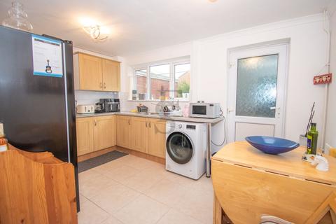 2 bedroom semi-detached house to rent, Wexford Close, Oadby, Leicester