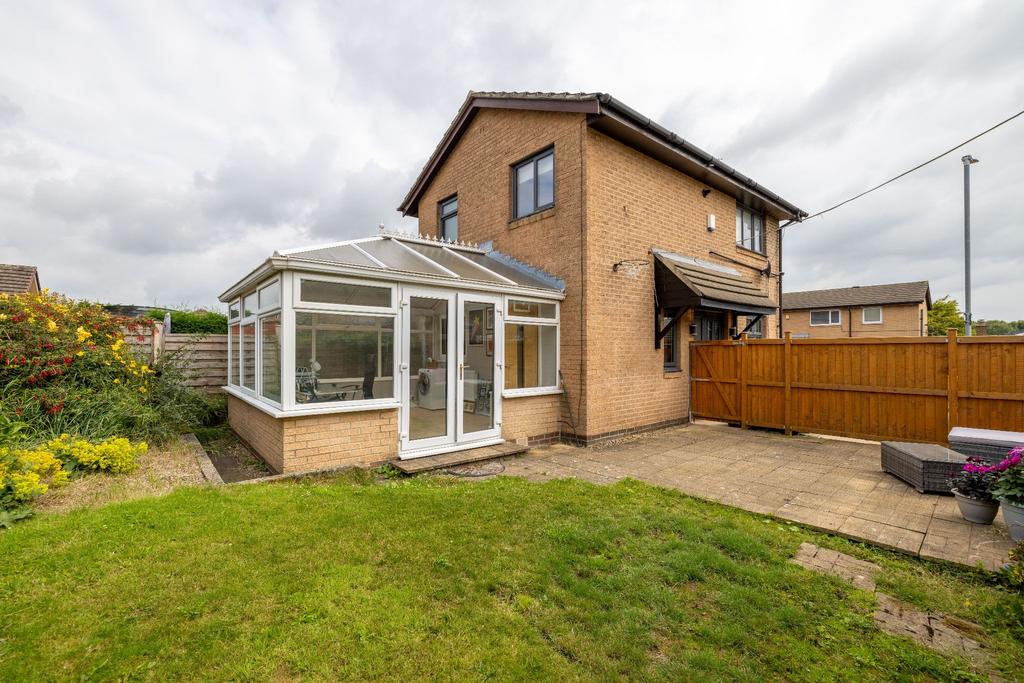 Warren Park, Hove Edge, HD6 2RR 3 bed semidetached house for sale £