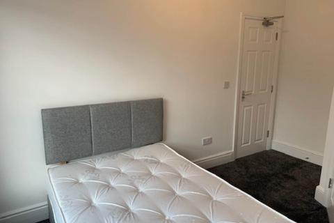 6 bedroom terraced house to rent, Plodder Lane, Bolton