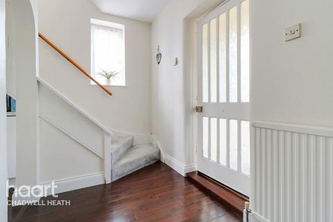 108 Valence Circus, Dagenham, RM8 3LX