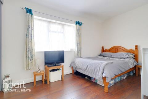 108 Valence Circus, Dagenham, RM8 3LX