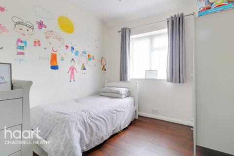 108 Valence Circus, Dagenham, RM8 3LX