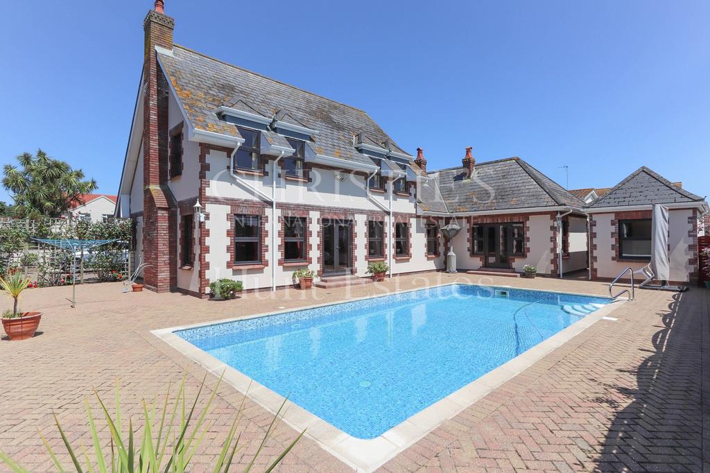 La Rue De Jambart, St Clement, Jersey. JE2 6LA 3 bed detached house for