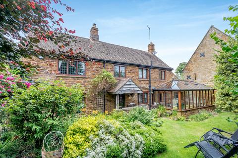 3 bedroom cottage for sale - Blacksmiths Lane Eydon Daventry, Northamptonshire, NN11 3PF