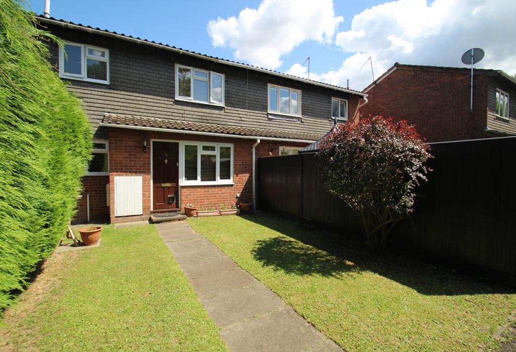 Ratcliffe Close, Uxbridge, Middlesex 1 bed terraced house for sale £