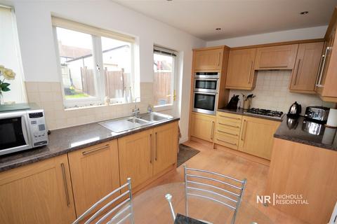 31 Thrigby Road, Chessington, KT9 2AH