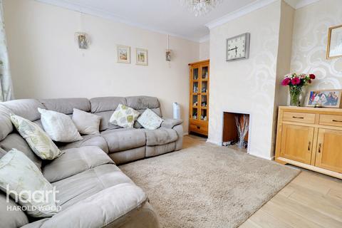 37 Daventry Road, Romford, RM3 7QS