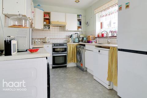 37 Daventry Road, Romford, RM3 7QS