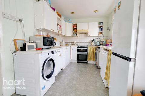 37 Daventry Road, Romford, RM3 7QS