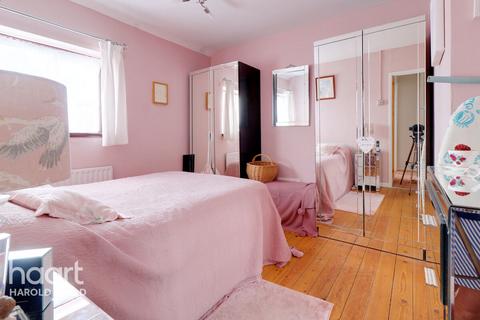 37 Daventry Road, Romford, RM3 7QS