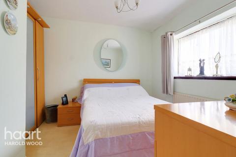 37 Daventry Road, Romford, RM3 7QS