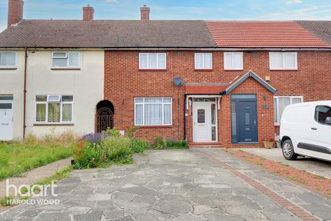 37 Daventry Road, Romford, RM3 7QS