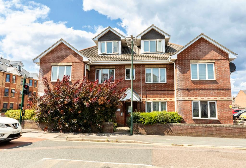 Primrose Court 2 bed flat for sale £180,000