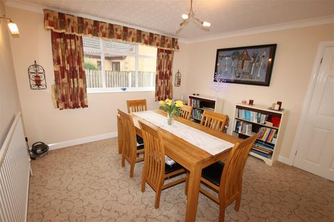 31 Baslow Crescent, Dodworth, Barnsley, S75 3SG