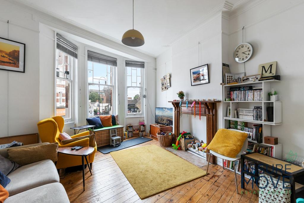 Muswell Hill Broadway, London, N10 2 bed flat - £1,900 pcm (£438 pw)