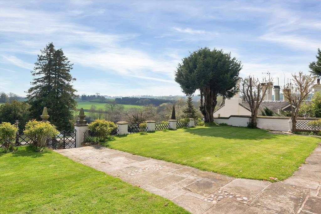 Front Garden and Vie