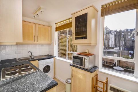 Studio to rent, Wilton Road, Victoria, SW1V