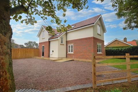 3 bedroom detached house for sale, Main Street, Fulstow LN11 0XF