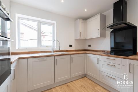 11 Hunts Field, Clayton Le Woods, Chorley, PR6 7TT
