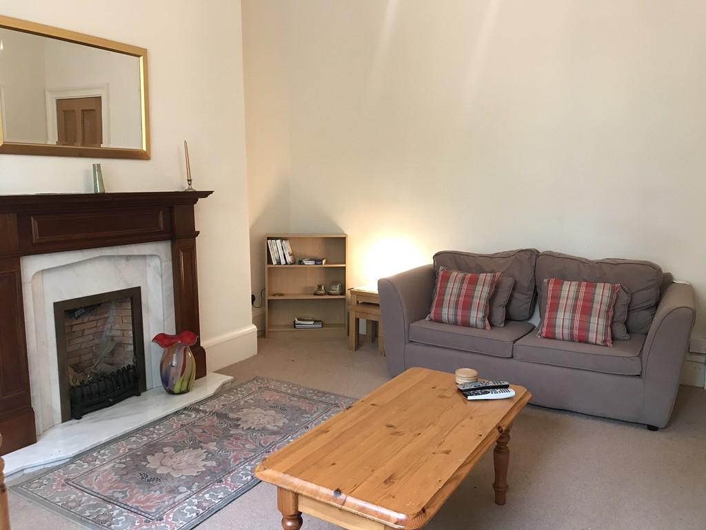 Forest Avenue, Aberdeen 2 bed apartment £750 pcm (£173 pw)