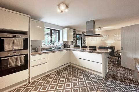 4 bedroom detached house to rent - Charlesworth Avenue, Shirley, Solihull