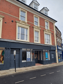 Retail property (high street) to rent - 9 Cross Street, Oswestry, SY11 2NG