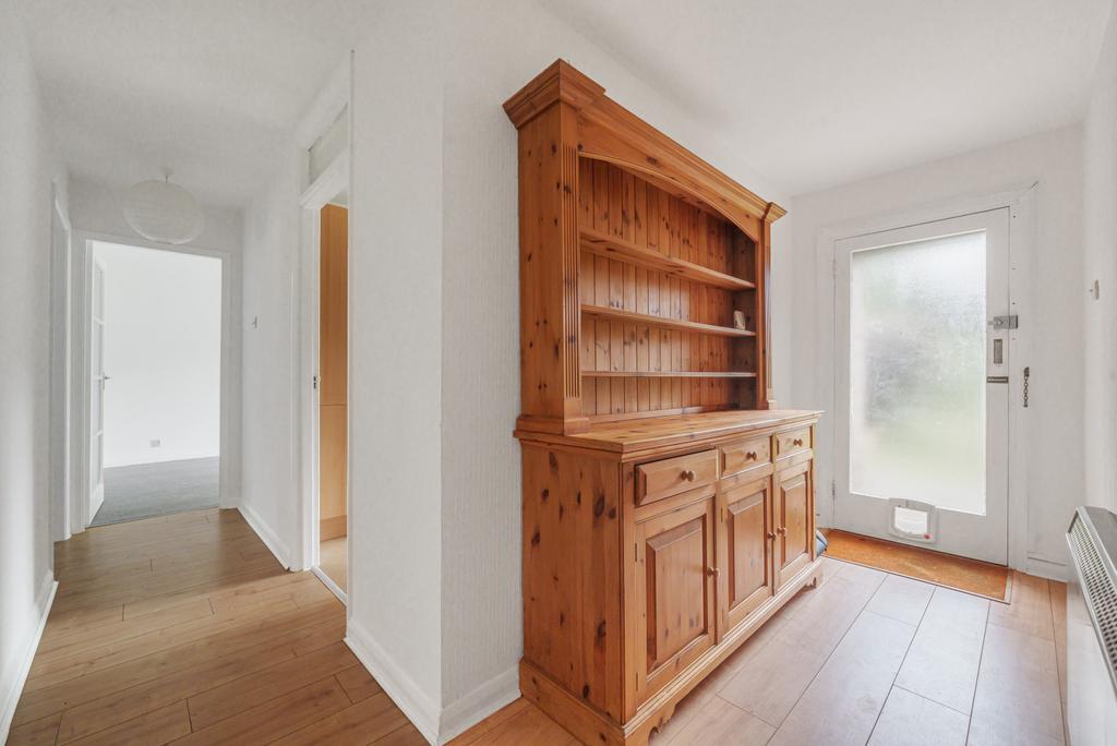 Frith Hill Road, Godalming, Surrey, GU7 2 bed £1,250 pcm (£288 pw)