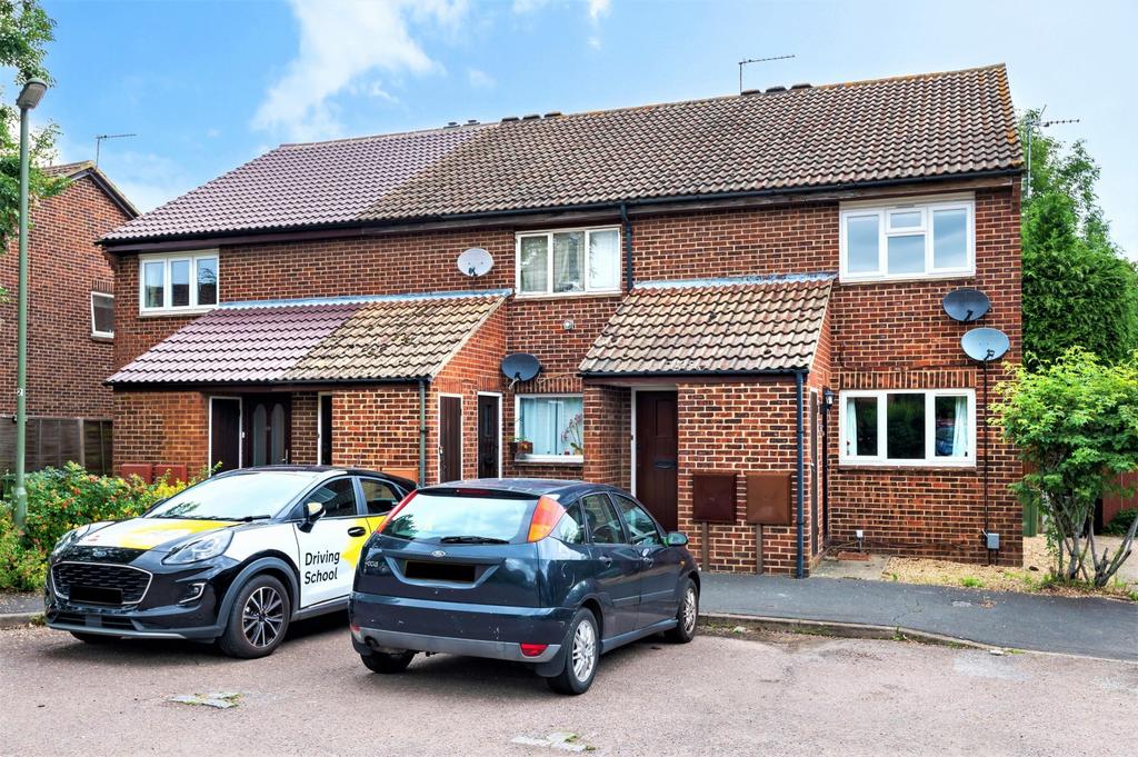 Fitzjohn Close, Guildford, Surrey, GU4 1 bed £1,050 pcm (£