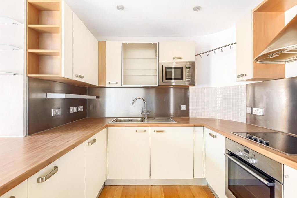 Epsom Road, Guildford GU1 2 bed apartment to rent £1,500 pcm (£346 pw)