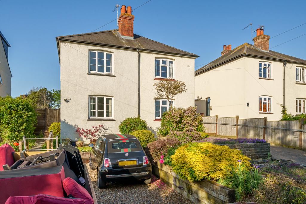 Long Reach, West Horsley, Leatherhead, KT24 2 bed semidetached house