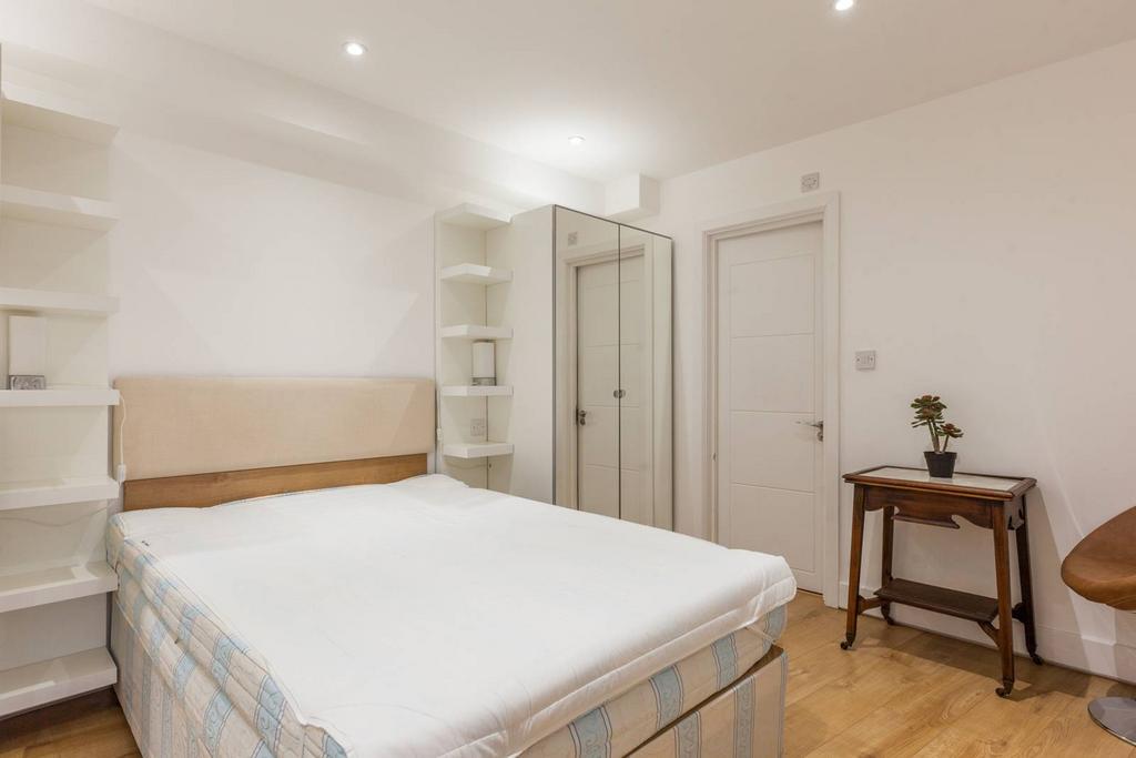 Kings Cross Road, King's Cross, London, WC1X 1 bed flat to rent £1,950 pcm (£450 pw)