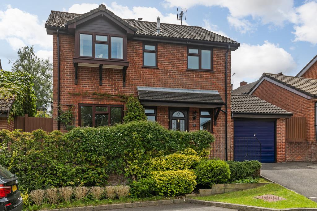 Silverwood Close, Winchester 3 bed detached house for sale £575,000