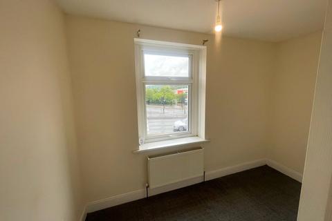 3 bedroom end of terrace house to rent, Bradford Road, Keighley, West Yorkshire, UK, BD21