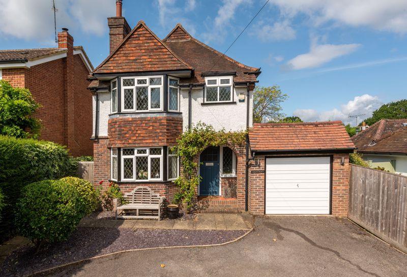 East Horsley 3 bed detached house for sale £800,000
