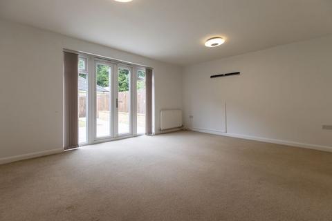 3 Admiral Way, Halifax, HX2 0SW