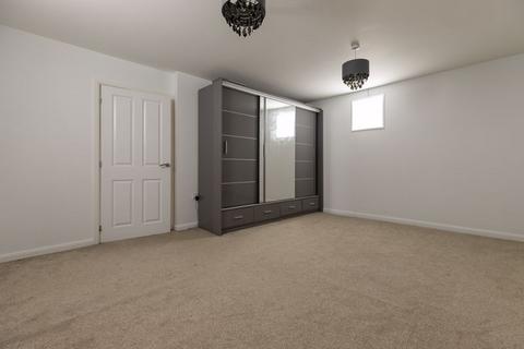 3 Admiral Way, Halifax, HX2 0SW