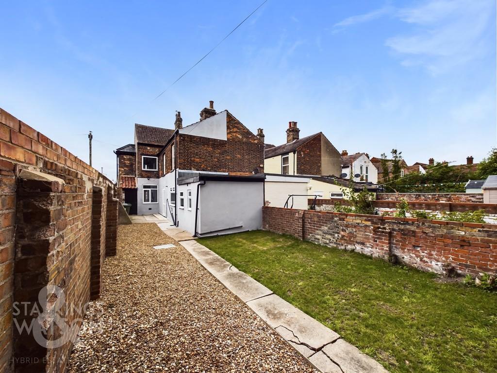 Lichfield Road, Great Yarmouth 4 bed end of terrace house for sale £
