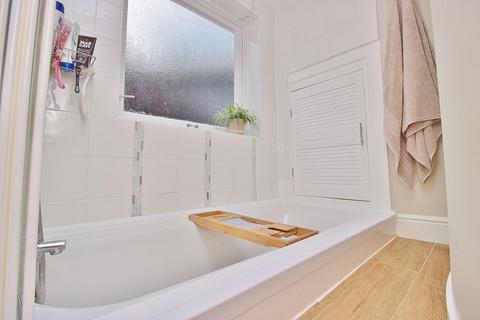 2 bedroom flat for sale - Southsea